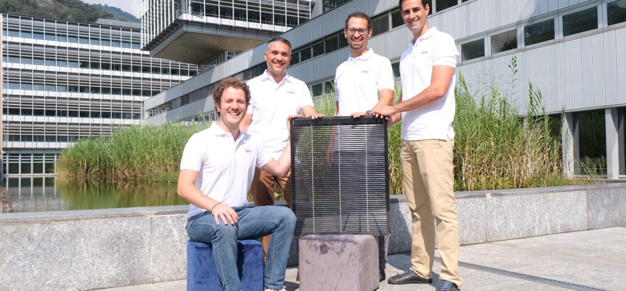 Das Iwin Solution Team steht zusammen mit ihrem Produkt in einem Park